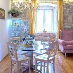 Apartment Theatre, Split
